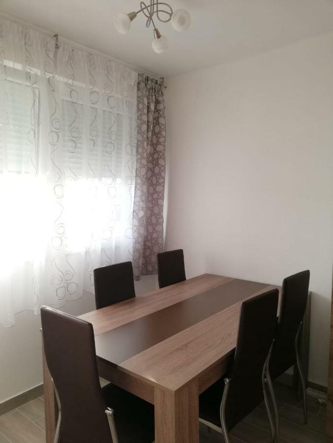 Apartment White Πούλα Εξωτερικό φωτογραφία