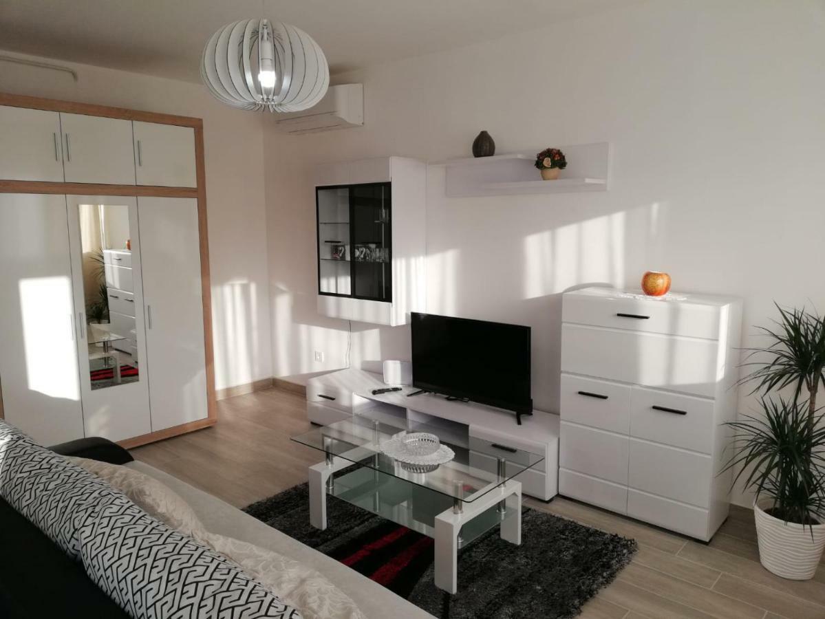 Apartment White Πούλα Εξωτερικό φωτογραφία