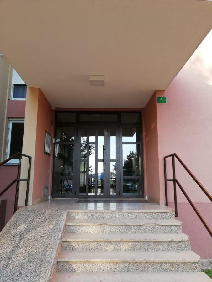 Apartment White Πούλα Εξωτερικό φωτογραφία